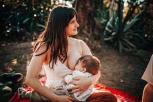 How to Combine Breastfeeding and Pumping Without Overwhelm